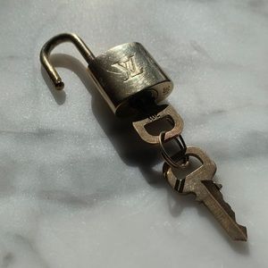 LOUIS VUITTON padlock with two keys